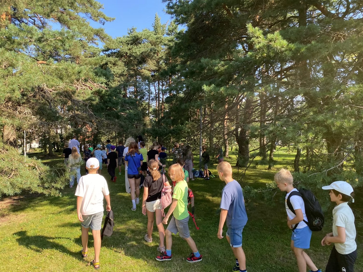 Lapsed ja noored koos tegevuses